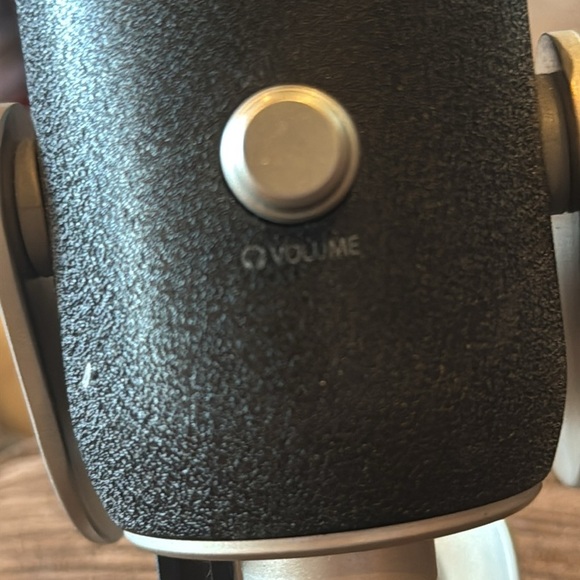 Blue Yeti USB Microphone - Picture 3 of 9